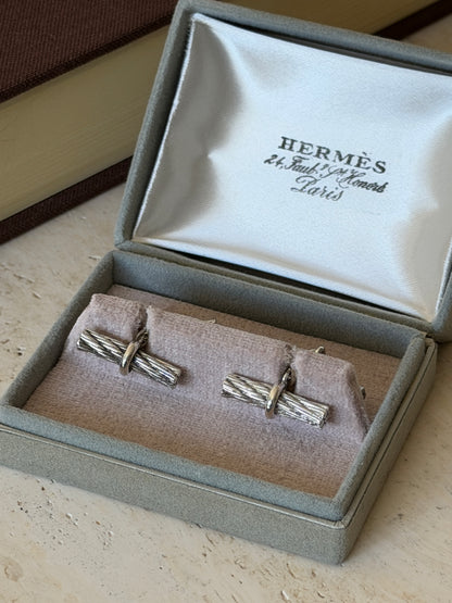Hermes silver cufflinks shaped as twisted cable bars with a smooth center band, in a gray suede box printed Hermes 24 Faubourg Saint Honore Paris