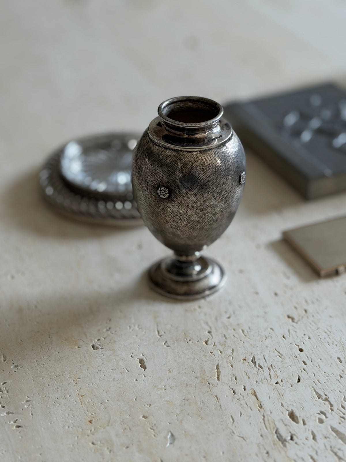 Close high angle view of the vase neck and collar, small stamped marks on the polished band above the textured body
