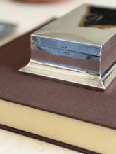 Close up of the box side with the W and H maker&